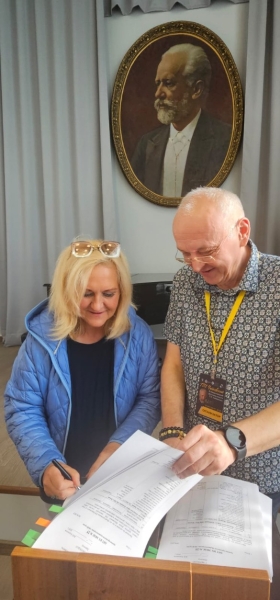 Прославленная звезда немецкой сцены официально расписалась в России