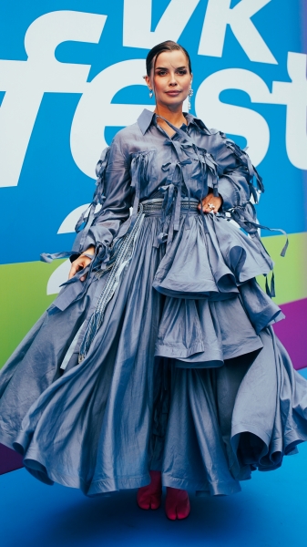 Нокаут иконам запада: звезды на синей дорожке VK Fest 2025