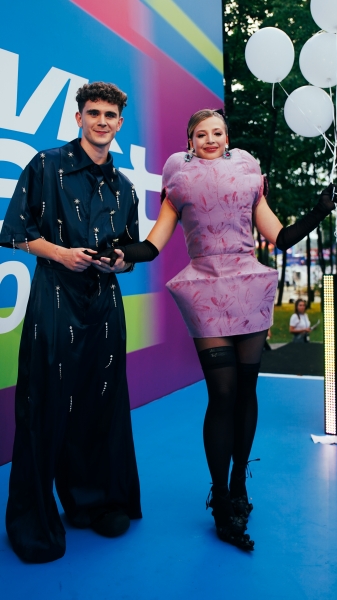 Нокаут иконам запада: звезды на синей дорожке VK Fest 2025