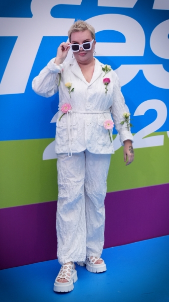 Разлилась сказочная река: звезды на синей дорожке VK Fest 2025