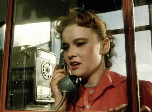 Тест: Угадай кино из СССР по кадру с женщиной в красном платье