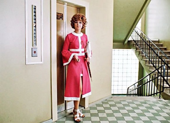 Тест: Угадай кино из СССР по кадру с женщиной в красном платье