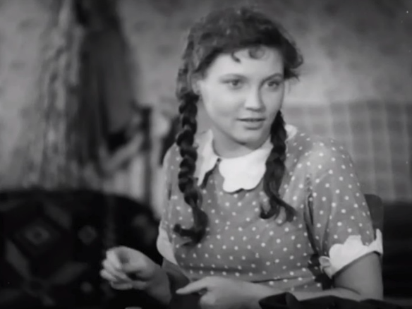 Тест: угадайте кино из СССР по женскому платью в горошек