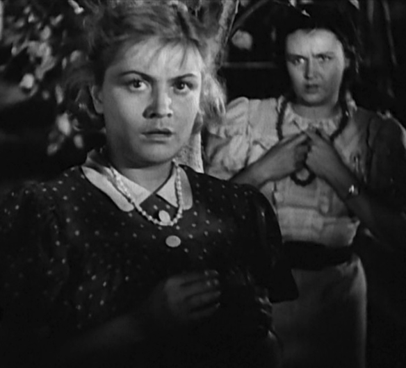 Тест: угадайте кино из СССР по женскому платью в горошек