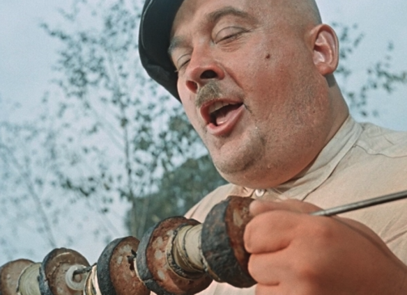 Тест: угадайте советские фильмы по кадру с героем на шашлыках