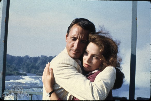 Тест: Узнай любимый фильм СССР по кадру с объятиями