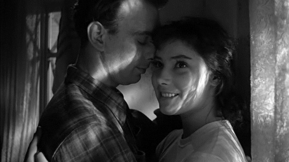 Тест: Узнай любимый фильм СССР по кадру с объятиями