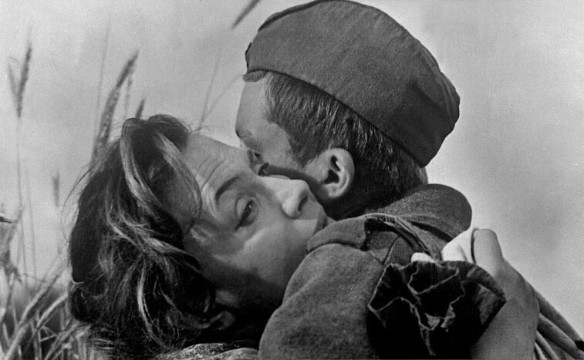 Тест: Узнай любимый фильм СССР по кадру с объятиями