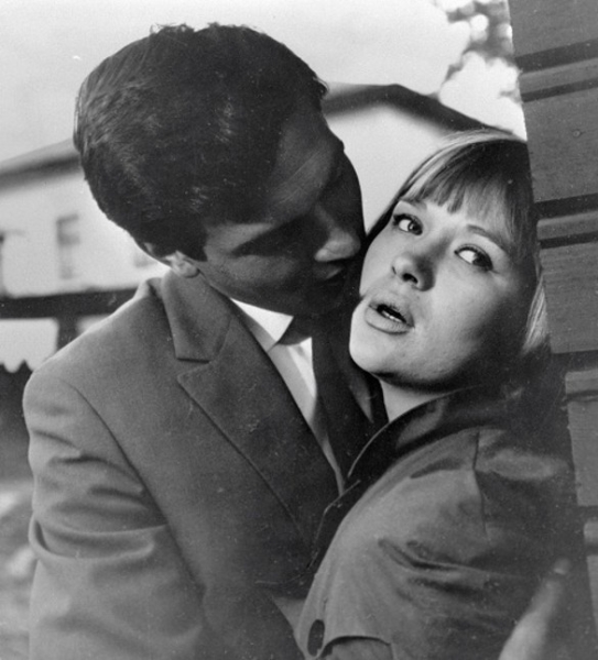 Тест: Узнай любимый фильм СССР по кадру с объятиями