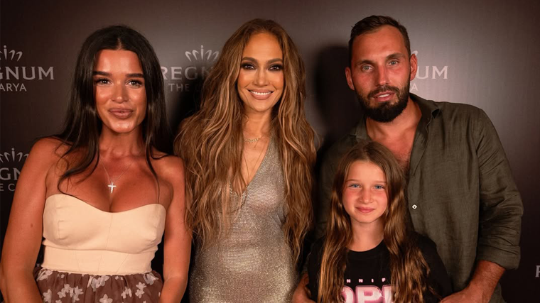 Сколько стоит? Бородина прокомментировала слухи о платном фото с Дженнифер Лопес