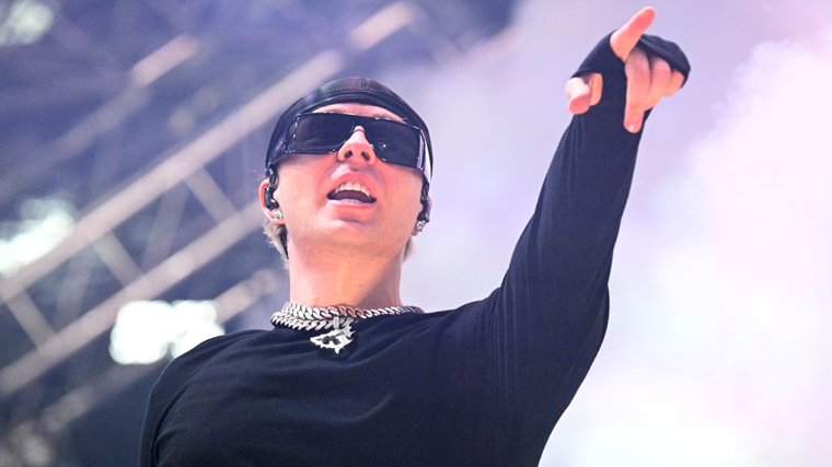 Эротический скандал: Егор Крид пустился во все тяжкие прямо на сцене перед несовершеннолетней публикой