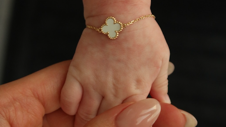 Люксовая малышка: Тимати подарил своей дочери роскошный браслет