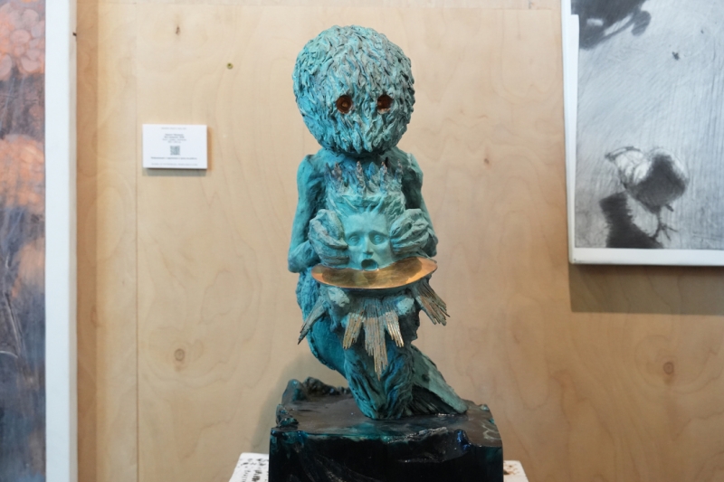 Почем лиса из гвоздей и жена художника? Самые дорогие работы ярмарки Cosmoscow-2025