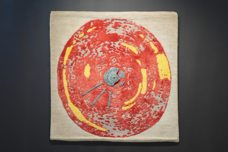 Почем лиса из гвоздей и жена художника? Самые дорогие работы ярмарки Cosmoscow-2025