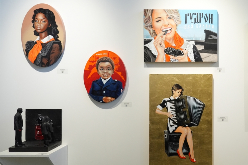 Почем лиса из гвоздей и жена художника? Самые дорогие работы ярмарки Cosmoscow-2025