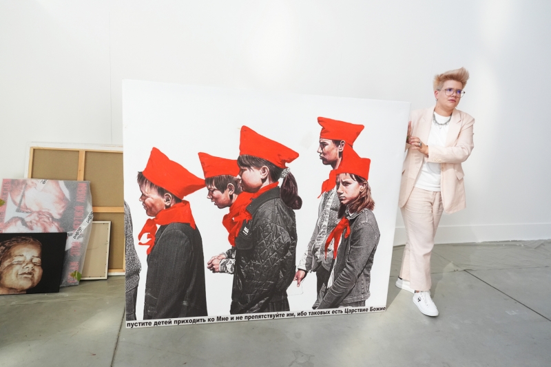 Почем лиса из гвоздей и жена художника? Самые дорогие работы ярмарки Cosmoscow-2025