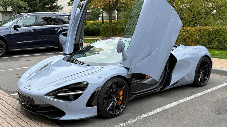 Инстасамка похвасталась новым суперкаром за 30 миллионов рублей