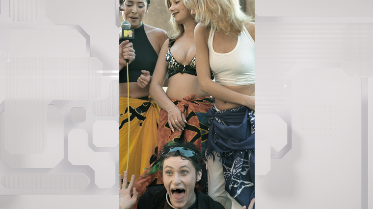 На сцене с 13 лет: через что прошел и чего добился Шура за 50 лет жизни