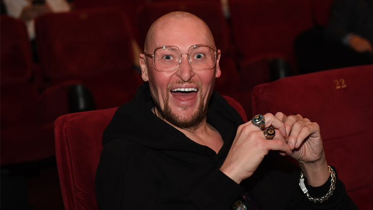 На сцене с 13 лет: через что прошел и чего добился Шура за 50 лет жизни