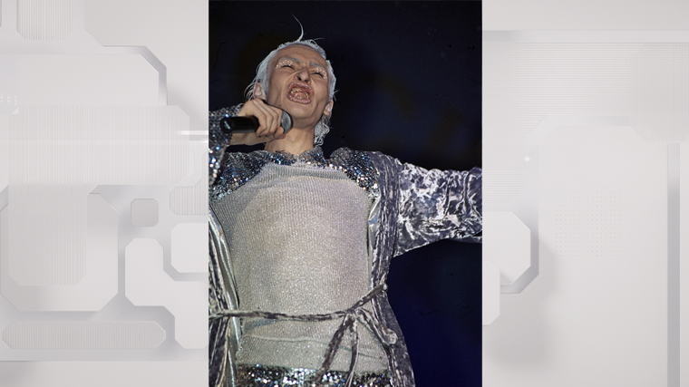 На сцене с 13 лет: через что прошел и чего добился Шура за 50 лет жизни