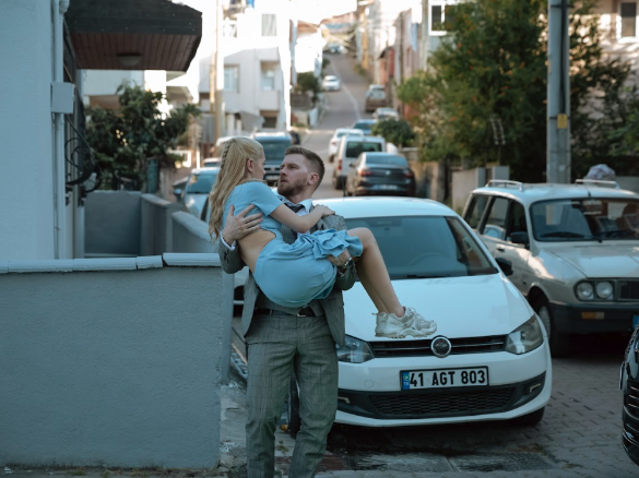 Краш с экрана: 5 новых сериалов с мужскими персонажами, в которых легко влюбиться